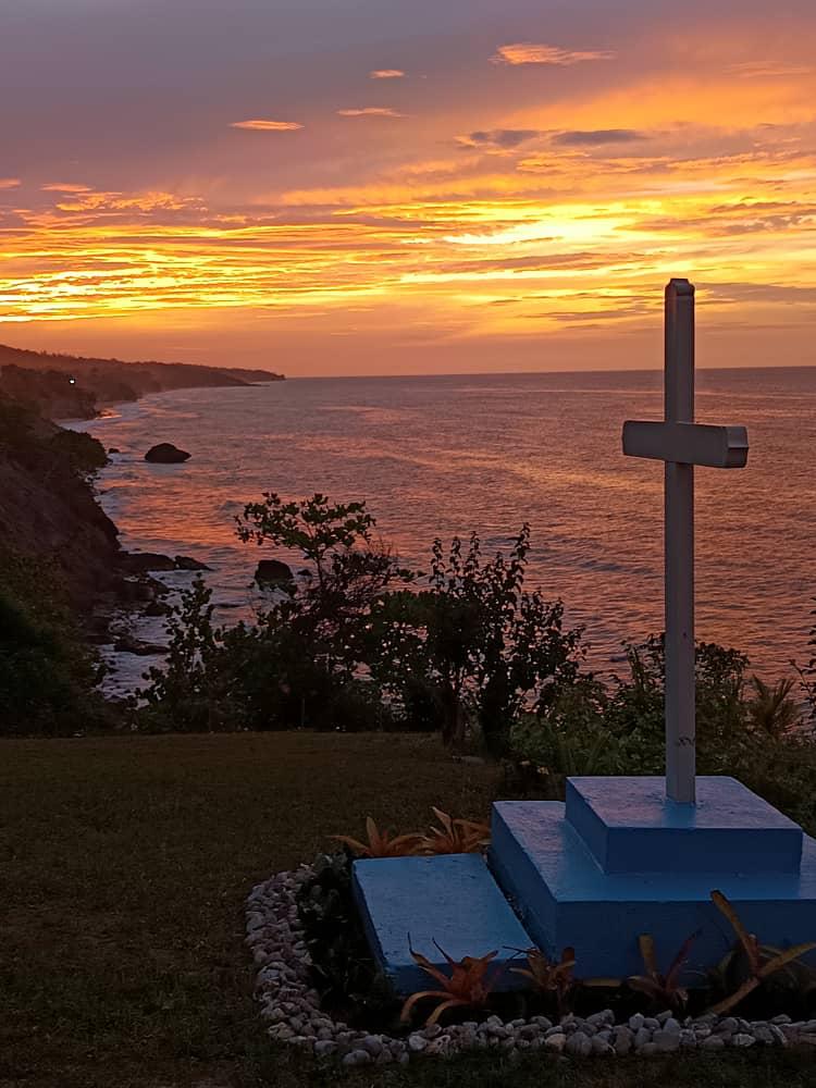Colores del atardecer sobre el horizonte